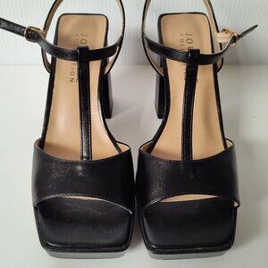 Journee 'Parson' Black platform sandal with square toe and T-strap size 8M
